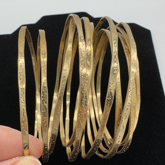 Gold Tone one piece bangle‎ bracelet - Picture 1 of 3